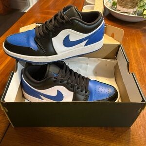 Nike Men's Black and Blue Sneakers